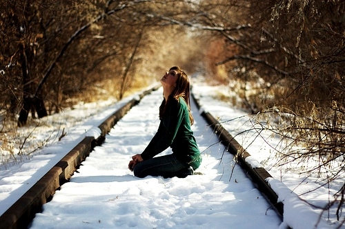 girl-photography-railway-snow-waiting-Favim.com-137586.jpg